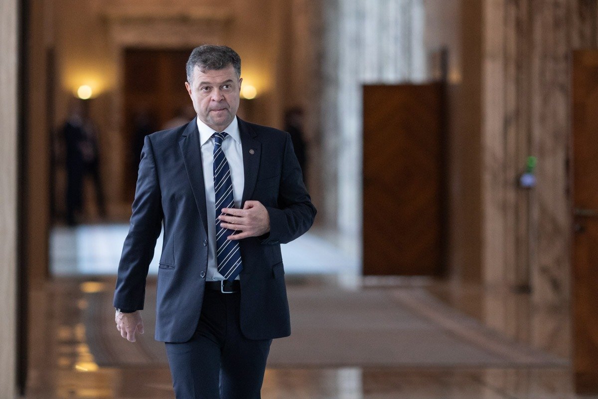 Ilie Bolojan anunță o decizie în privința ministrului Educației, după analiză internă în PNL Premierul Ilie Bolojan a declarat sâmbătă că va anunța în luna ianuarie propunerea pentru portofoliul Educației, după o analiză atentă în cadrul Partidului Național Liberal