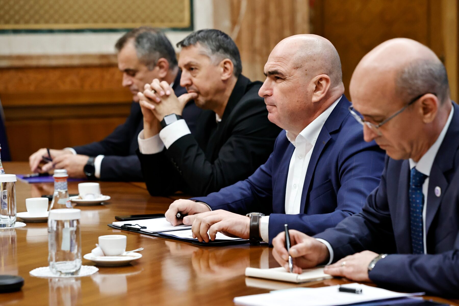 Premierul Ilie Bolojan anunță numirea unui nou ministru al Educației până la sfârșitul lunii ianuarie, în contextul demisiei lui Daniel David Situație tensionată în Ministerul Educației după demisia surprinzătoare a lui Daniel David, anunțată recent, și multiplele provocări în gestionarea sistemului de învățământ