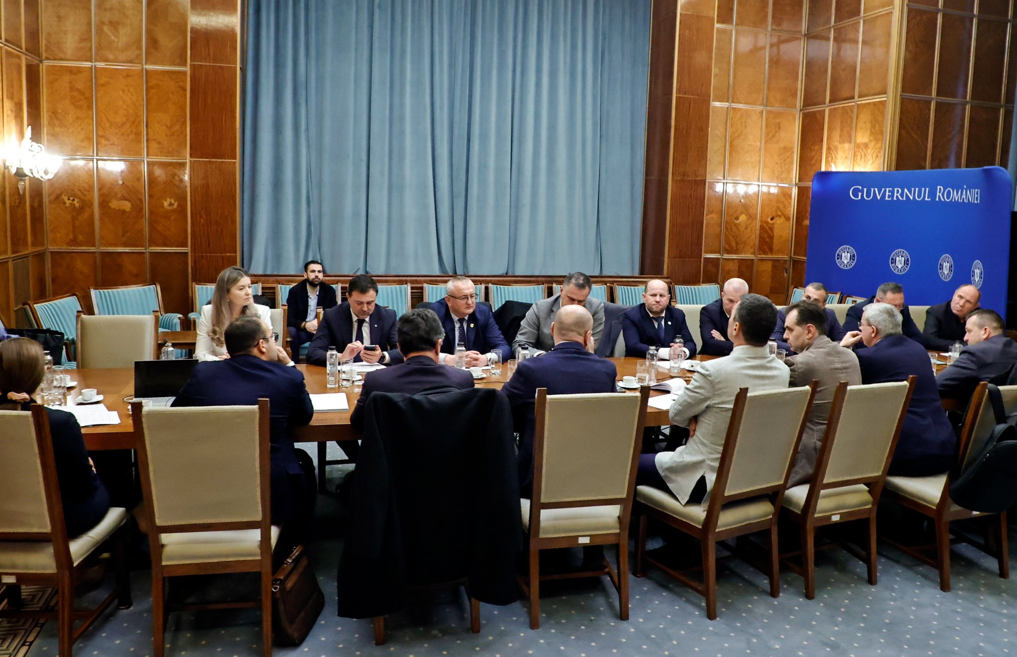 Guvernul României a lansat o informare detaliată care scoate în evidență dezechilibrele structurale ale administrației locale comparativ cu celelalte state membre ale Uniunii Europene