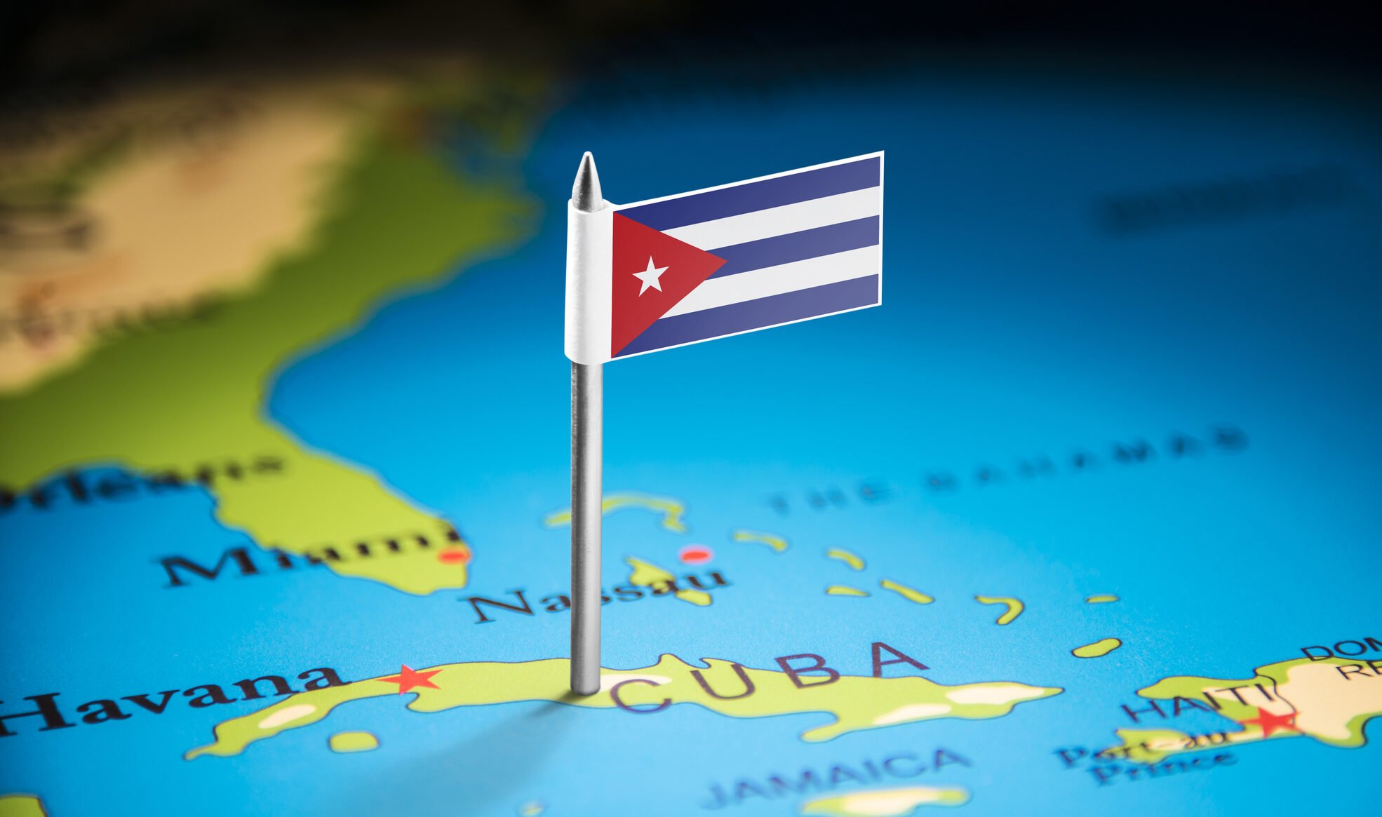 Guvernul mexican analizează sistarea livrărilor de petrol către Cuba, temeri legate de sancțiuni din partea SUA Decizia privind continuarea livrărilor de petrol către Cuba se află acum pe masa guvernului mexican, într-un context tensionat de relațiile diplomatice și economice din regiune