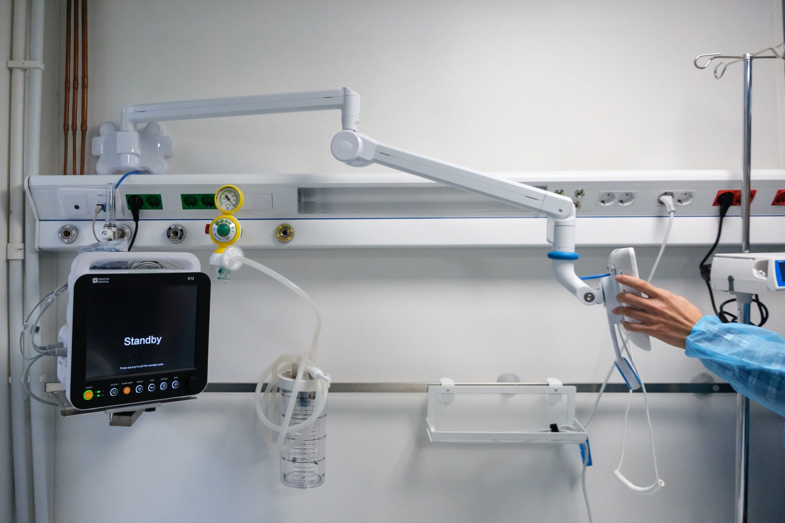 Dezbatere aprinsă pe platforma Reddit despre șpaga în spitalele din București, unde utilizatorii își împărtășesc experiențele despre acest fenomen încă prezent în sistemul medical al Capitalei