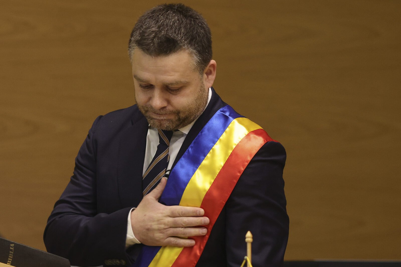 Primarul general al Capitalei, Ciprian Ciucu, a anunțat joi seară că are în plan majorarea prețului biletelor STB, o măsură pe care o consideră „necesară” pentru a putea asigura funcționarea normală a transportului public din București