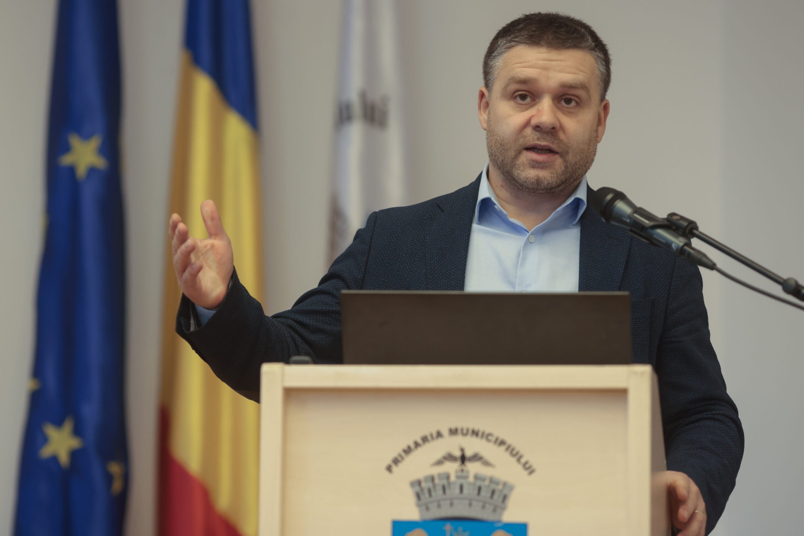 Primarul Ciprian Ciucu lasă în urmă, după cinci ani de mandat, o serie de proiecte care marchează transformarea sectorului 6 din Capitală, dar și unele controverse care continuă să divizeze opinia publică