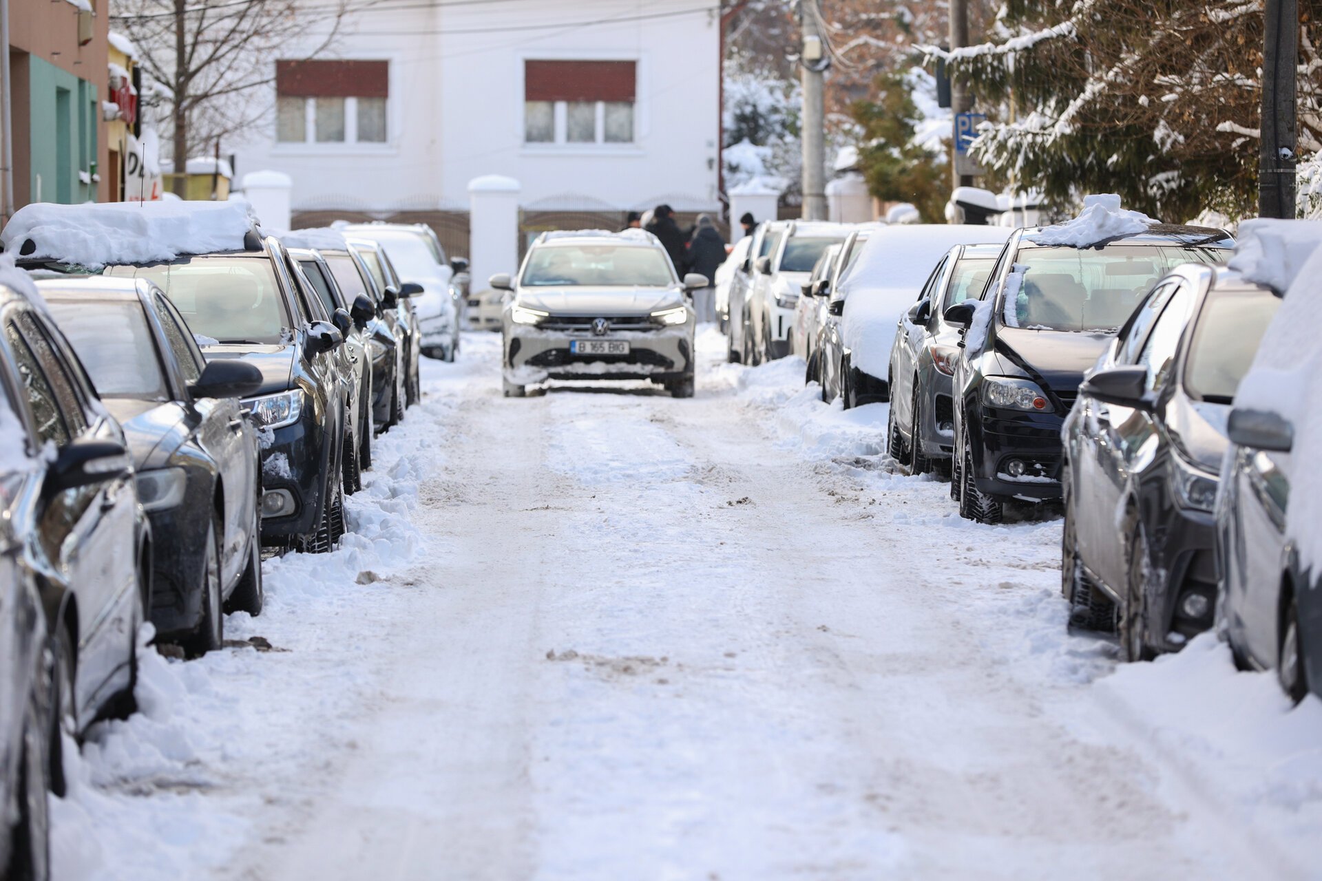 București, sub un voal alb: Ninsori intense sâmbătă noapte!