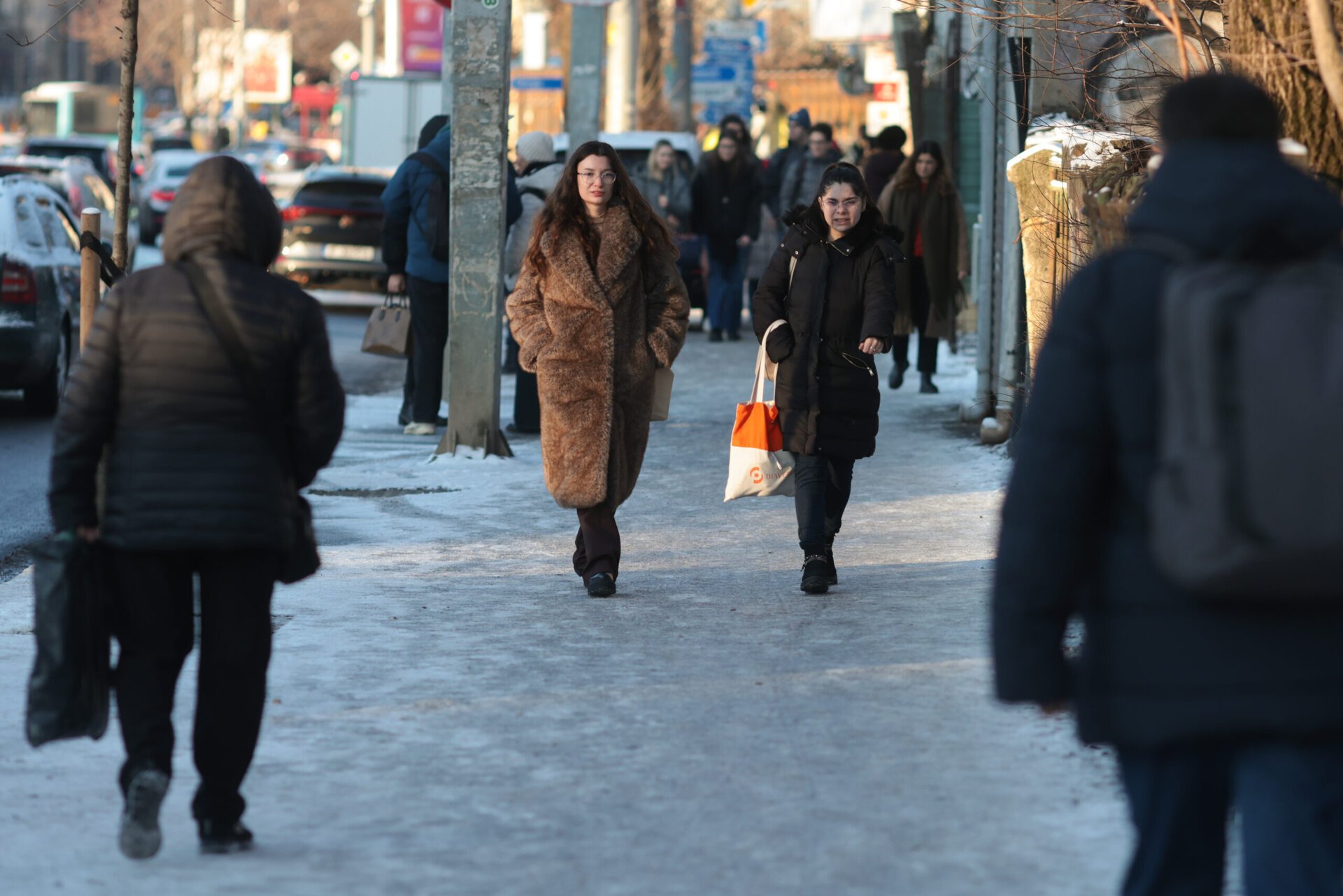 Bucureștiul se confruntă în această perioadă cu un sezon de iarnă extrem de persistent, stratul de zăpadă depus în ultimele zile fiind departe de a se topi