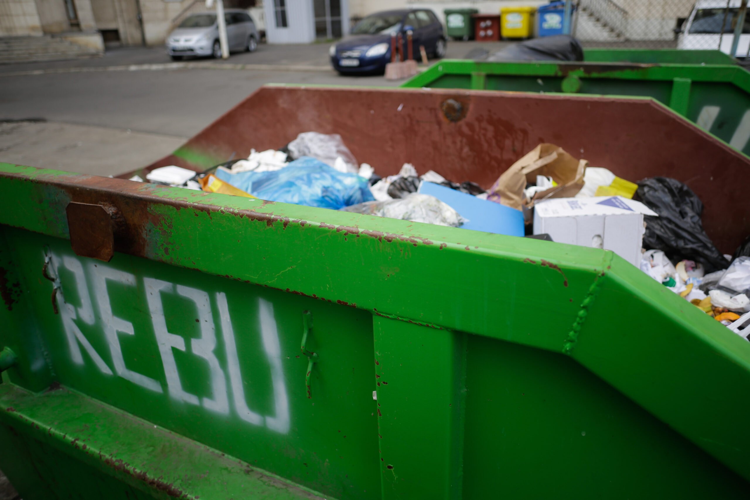Locuitorii Sectorului 5 din București care nu își reîmprospătează contractele de salubrizare până la data de 1 februarie riscă să rămână fără serviciile de colectare a deșeurilor