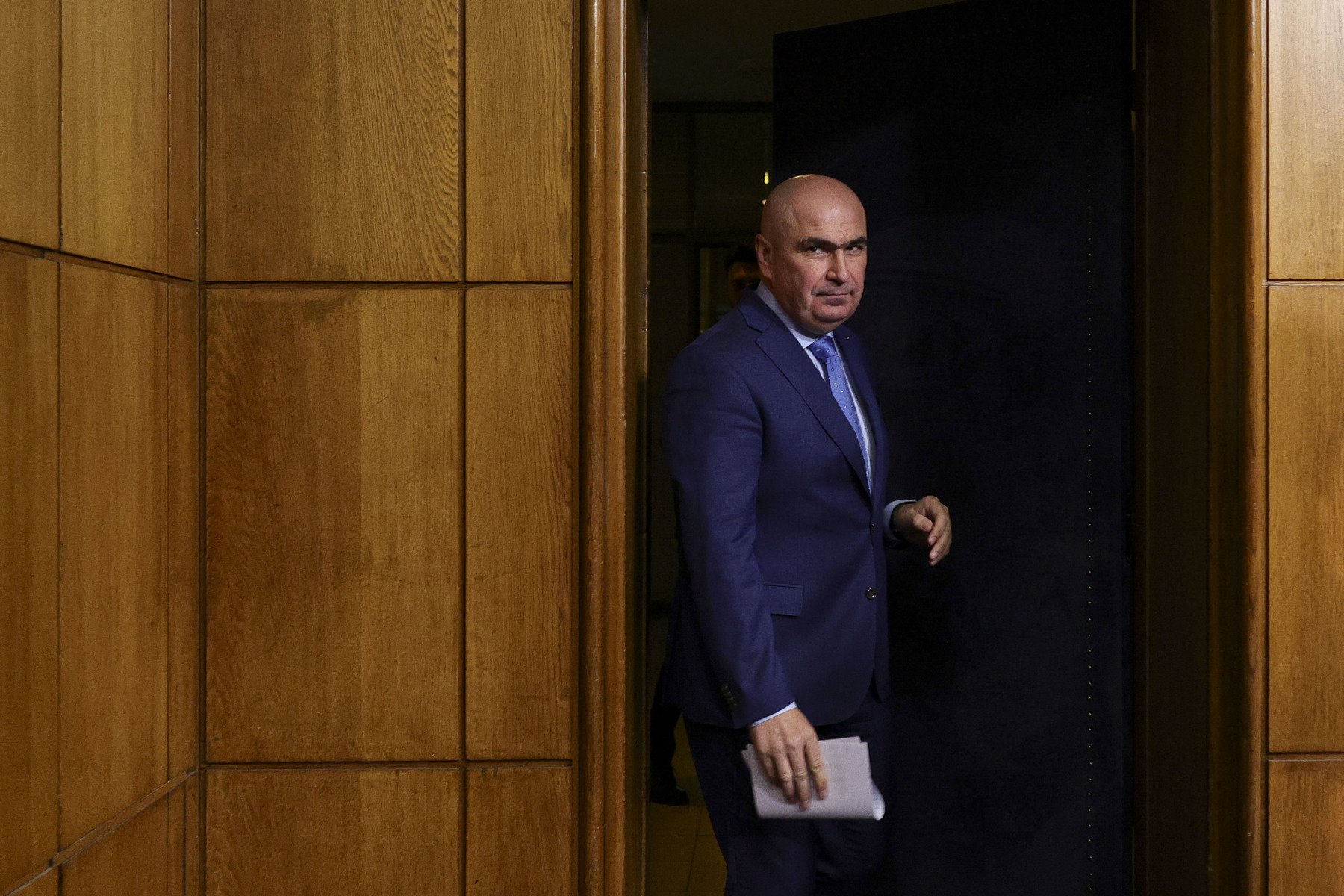 Premierul Ilie Bolojan a atras atenția, sâmbătă, asupra necesității modificării vârstei de pensionare în toate domeniile, motivând această poziție prin presiunea crescută a contribuțiilor la bugetul de pensii și inechitățile sociale tot mai evidente
