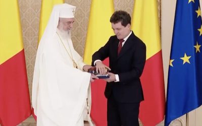 IPS-Daniel-primeste-o-decoratie-de-la-Nicusor-Dan-e1761587780224.jpg - ReporterUrban