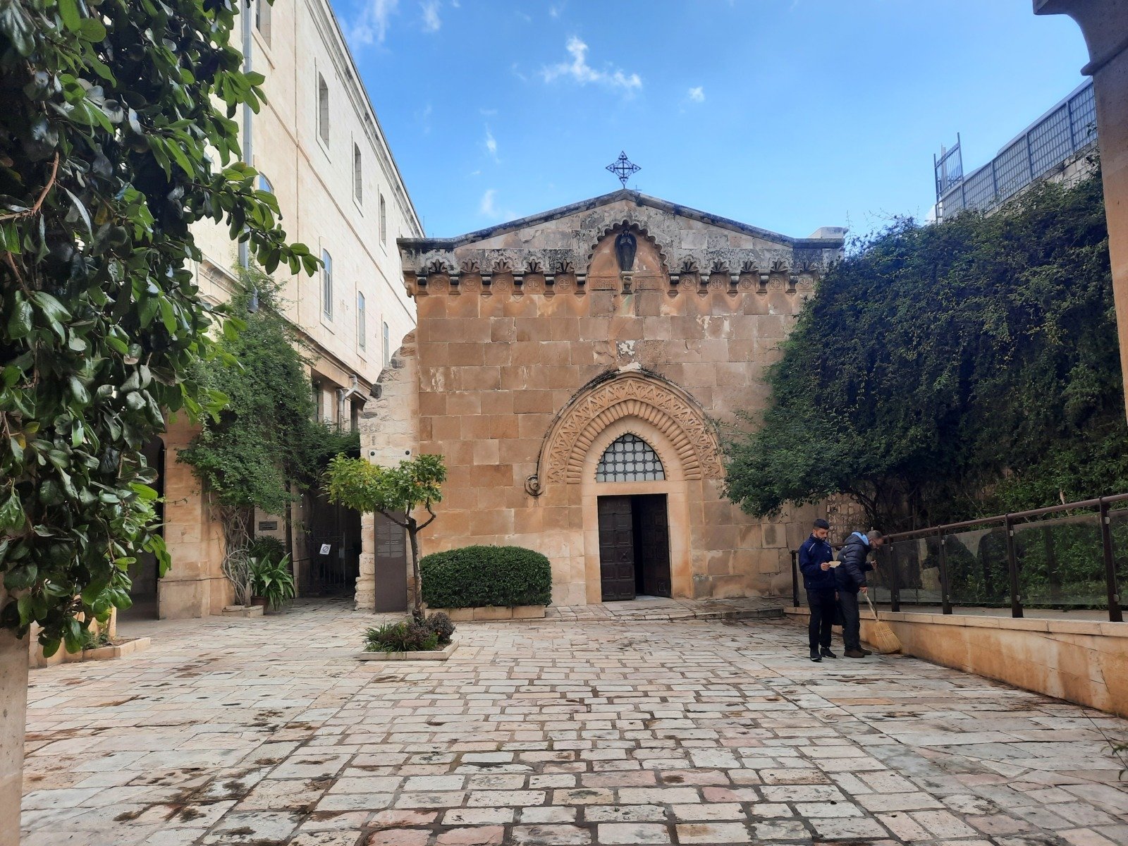 Descoperire arheologică inedită în inima Ierusalimului: un pandantiv din plumb datând de peste 1.300 de ani Într-una dintre cele mai importante situri arheologice ale Ierusalimului, specialiștii au dat recent peste o descoperire deosebit de valoroasă: un pandantiv din plumb vechi de aproximativ 1.300 de ani