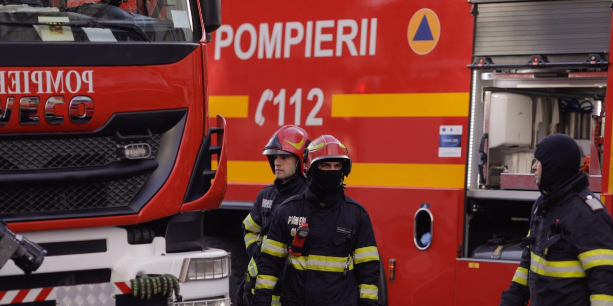 Incendiu puternic în Brașov. Adolescent de 16 ani, găsit mort după ce casa în care se afla a fost cuprinsă de flăcări