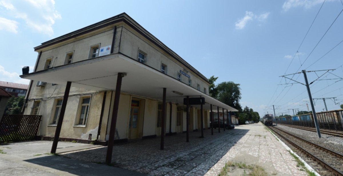 Un incident feroviar neașteptat a ieșit recent din zona de tăcere, atrăgând atenția asupra unor deficiențe în managementul traficului pe șinele din România