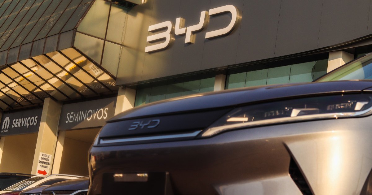 BYD depășește Tesla în vânzările de vehicule electrice Producătorul chinez de automobile electrice BYD a anunțat că în 2025 a vândut peste 2,25 milioane de vehicule, marcând astfel o premieră: pentru prima dată, compania a reușit să depășească Tesla în vânzările anuale