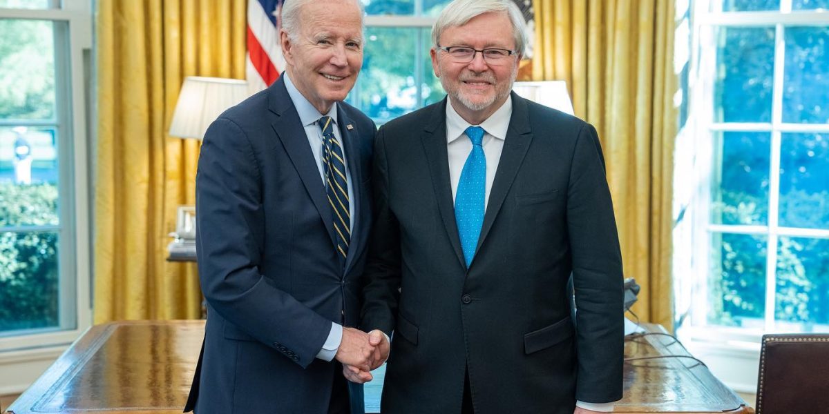 Kevin-Rudd-ambasadorul-Australiei-in-SUA-si-presedintele-american-Joe-Biden-la-Washington-pe-1-mai-2.jpeg - ReporterUrban