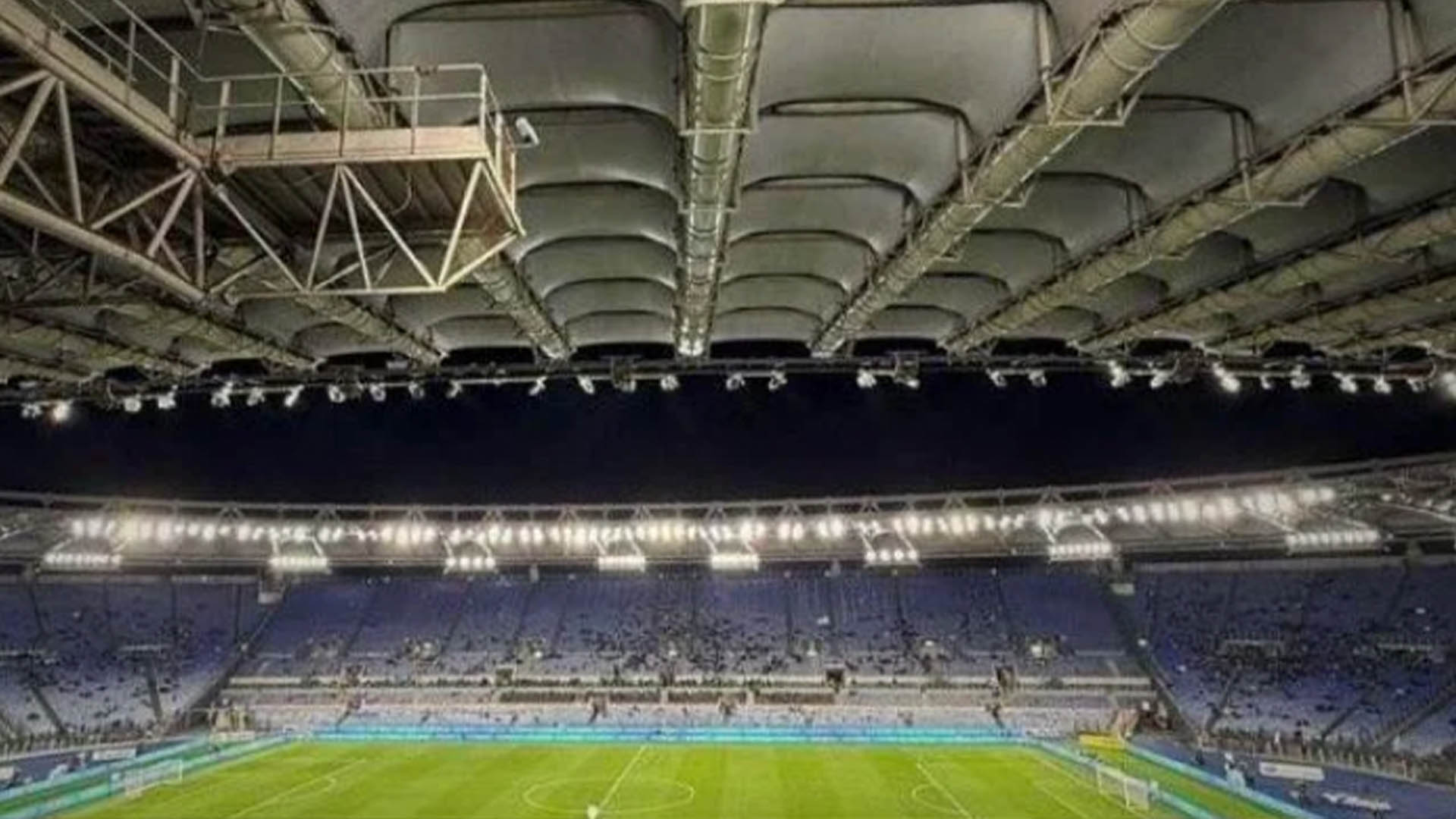 Protestul tăcut al fanilor Lazio: stadion aproape gol la meciul cu Genoa Într-un gest fără precedent, fanii echipei Lazio au decis să protesteze împotriva managerului clubului, Claudio Lotito, lăsând stadionul aproape gol în timpul meciului cu Genoa, încheiat cu o victorie dramatică de 3-2