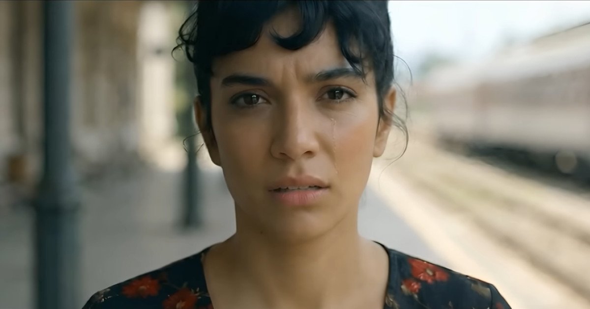 Scandal în muzica românească: Lolita Cercel, artistă creată cu inteligență artificială, stârnește controverse Lolita Cercel, o artistă generată de inteligența artificială, a devenit un fenomen viral pe platformele de streaming și TikTok, adunând milioane de vizualizări în doar câteva săptămâni