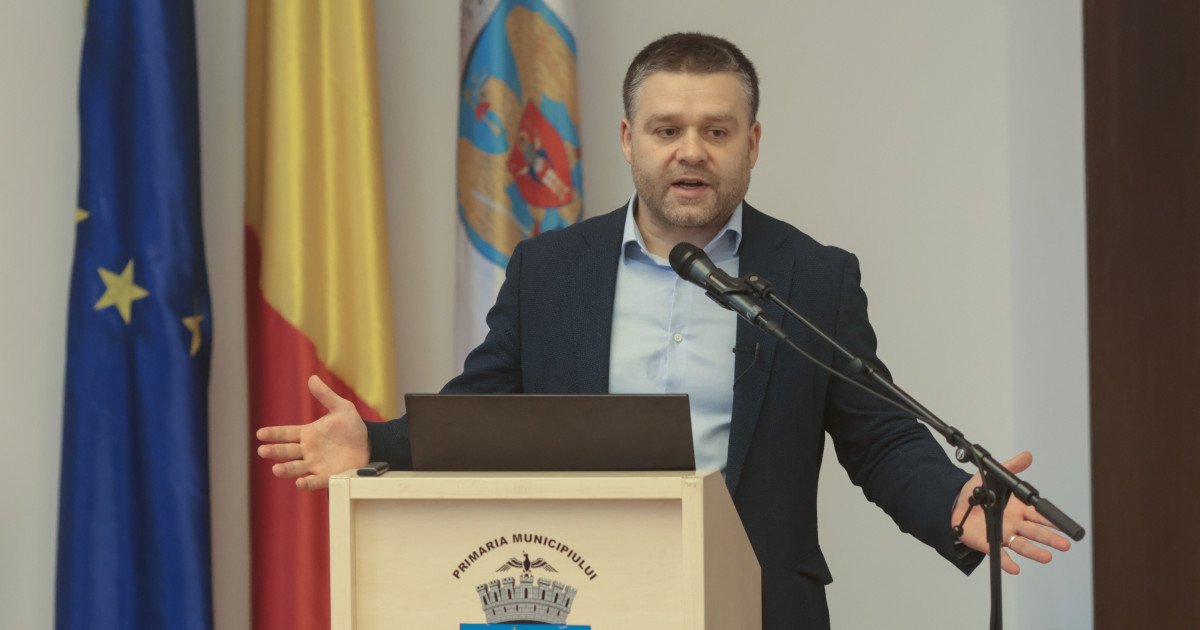 Tensiuni în Consiliul General al Capitalei: Ciprian Ciucu contestă deciziile PSD Primarul general al Capitalei, Ciprian Ciucu, s-a aflat în centrul unei controverse majore în urma respingerii, de către consilierii PSD, a propunerii de a organiza Forumul Orașelor 2027 la București