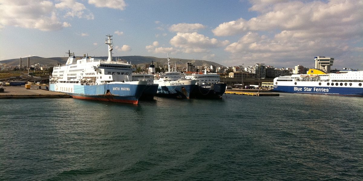 Piraeus-port-credit-David-Broad-CC-BY-30-Wikimedia-Commons-.jpeg - ReporterUrban