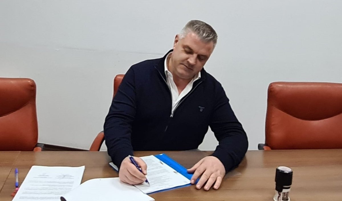 Majoratul fiului primarului din Buftea, Gheorghe Pistol, a stârnit controverse din cauza costurilor impresionante ale evenimentului, estimate la aproape 100.000 de euro
