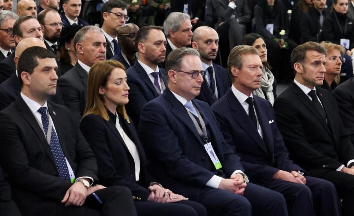 Radu Miruță, în centrul unei manifestări emoționante dedicată victimelor de la Crans Montana Lideri europeni, printre care și președintele Franței, Emmanuel Macron, au fost prezenți miercuri la evenimentul de comemorare a victimelor tragediei de la Crans Montana, un incident care a zguduit întreg continentul în urmă cu mai bine de un an