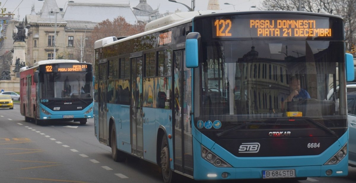 De la jumătatea lunii ianuarie, traficul de autobuze din Capitală va suferi o schimbare semnificativă, odată cu decizia autorităților de a extinde zona de oprire pentru liniile 122 și 137 în stația „Universitate”