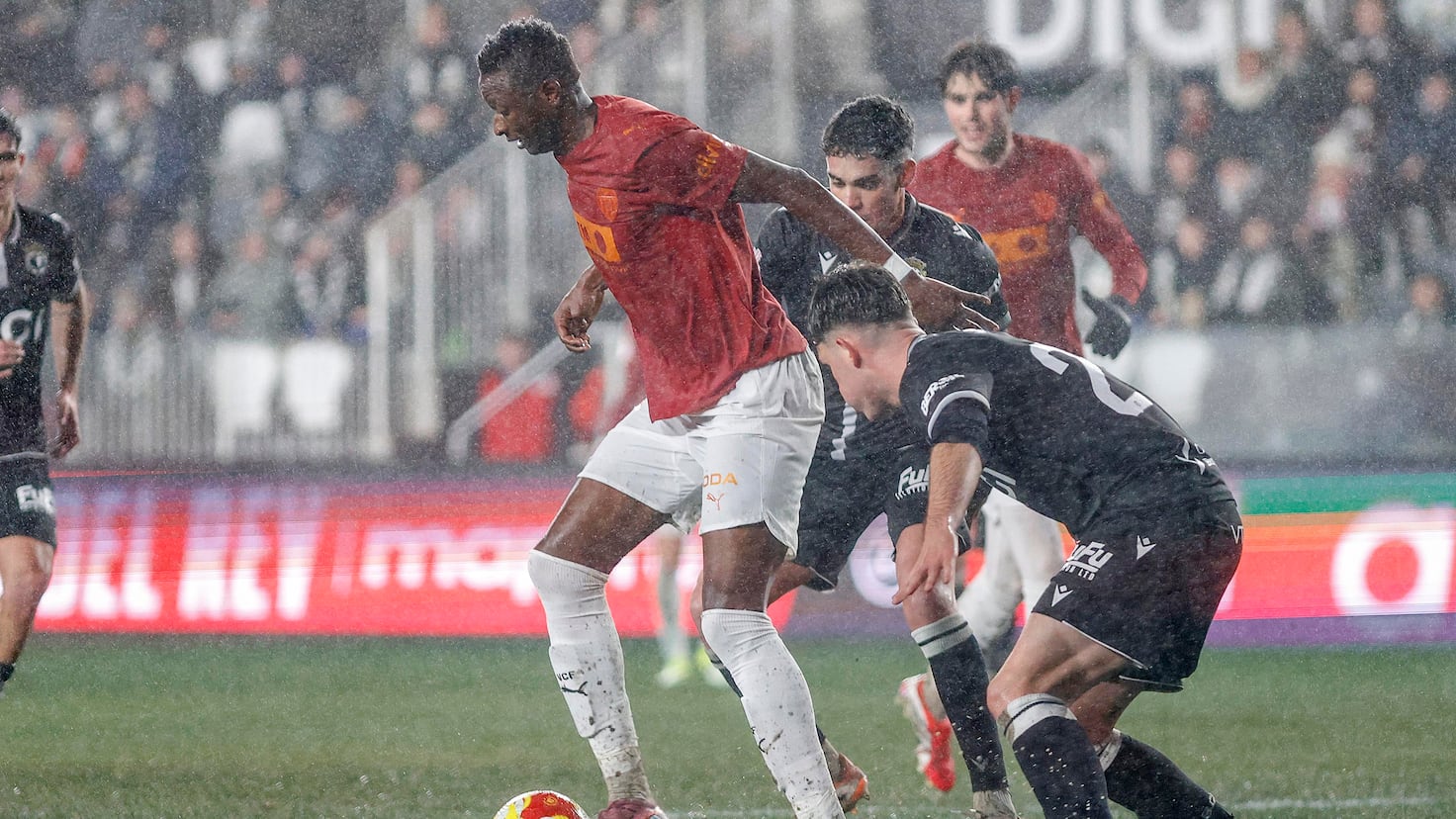 Aprobados y suspensos del Valencia: Sadiq emerge entre la lluvia