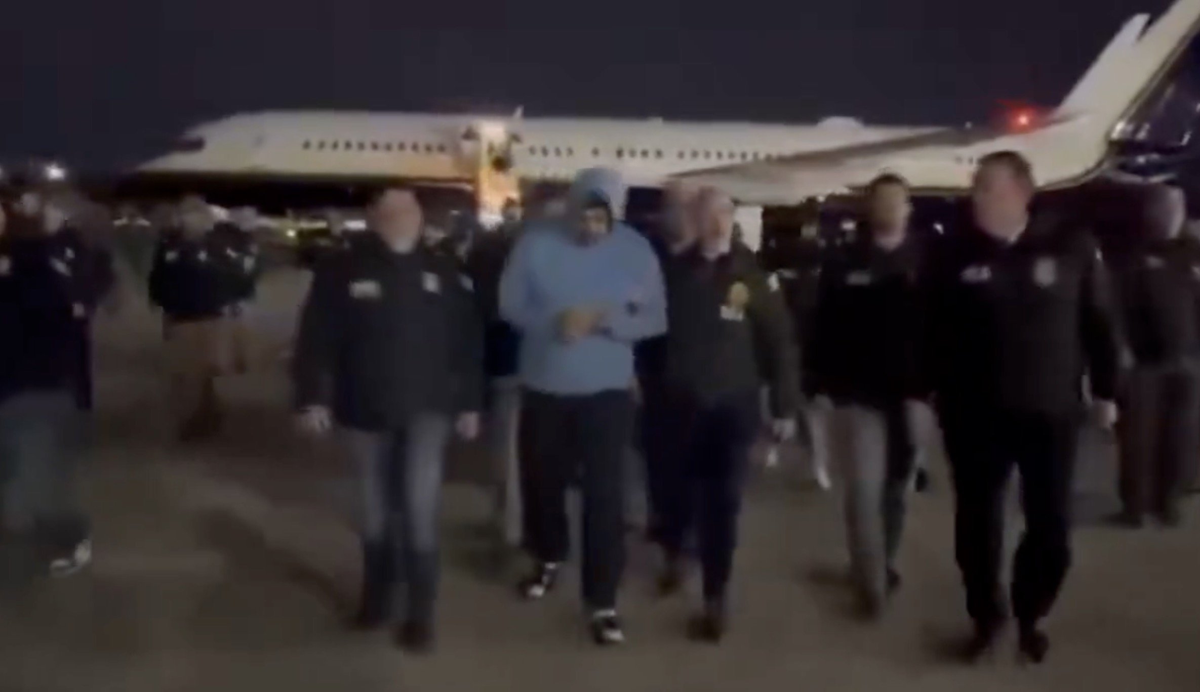 Avionul cu președintele venezuelean Nicolas Maduro la bord a aterizat săptămâna aceasta în Statele Unite, mai precis la baza Gărzii Naționale Aeriene Stewart din New York, după o escapadă bruscă din America de Sud care a fost marcată de tensiuni diplomatice și speculații legate de motivele pentru această incursiune
