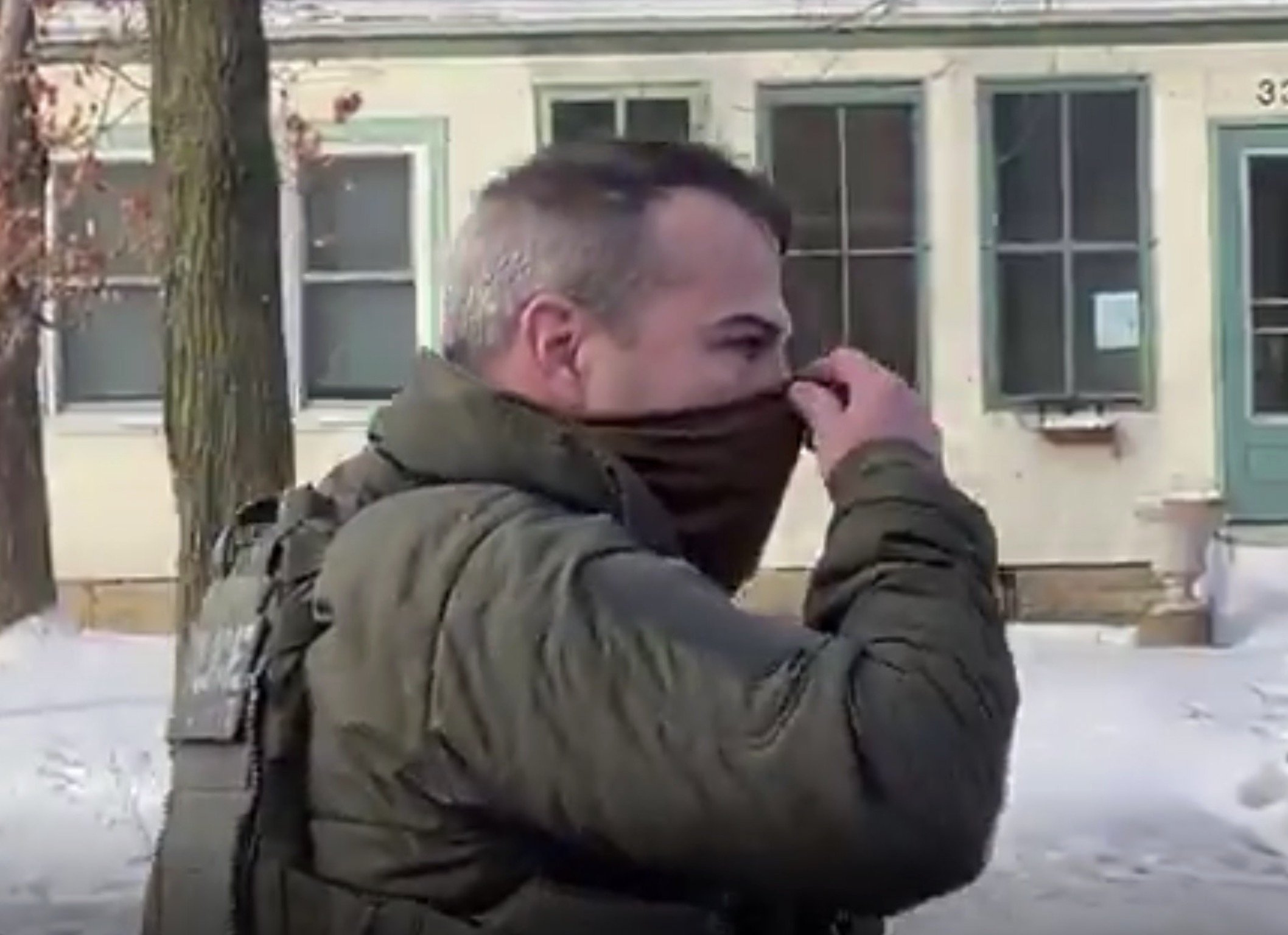 Imagini filmate cu telefonul mobil, obținute de publicația Alpha News din Minnesota, aduc în prim-plan o nouă dimensiune a tragediei petrecute săptămâna trecută în Minneapolis, când o femeie și-a pierdut viața în urma unor intervenții ale agenților federali ICE