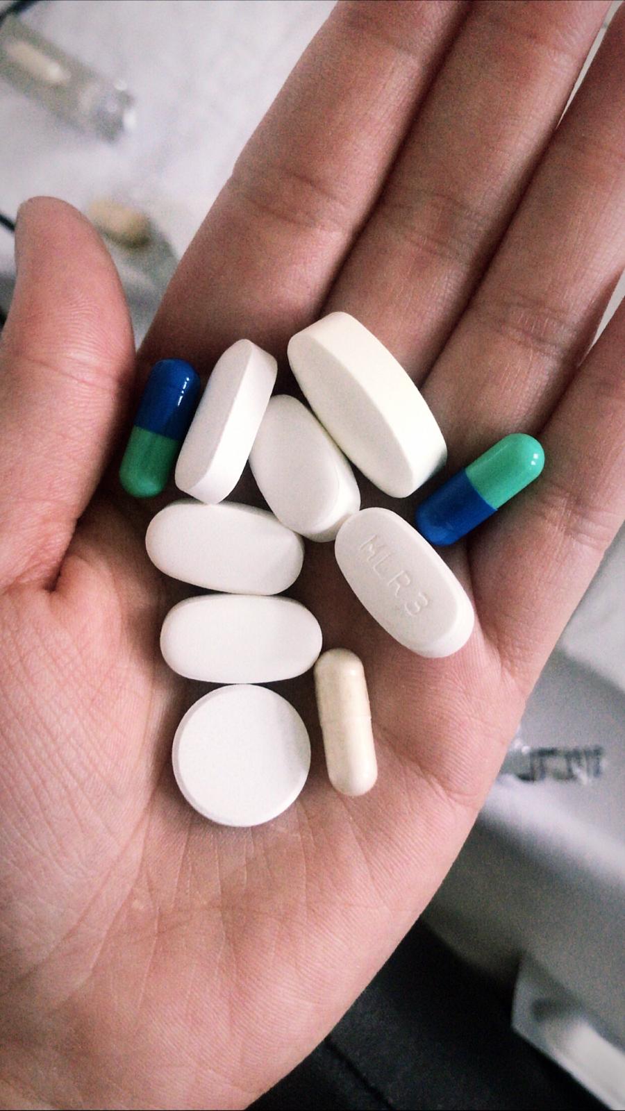 Pacienți internați la Spitalul Reșița plătesc pentru medicamente, manager: „Se cumpără din cauza lipsei, dar și din cauza polipragmaziei”
