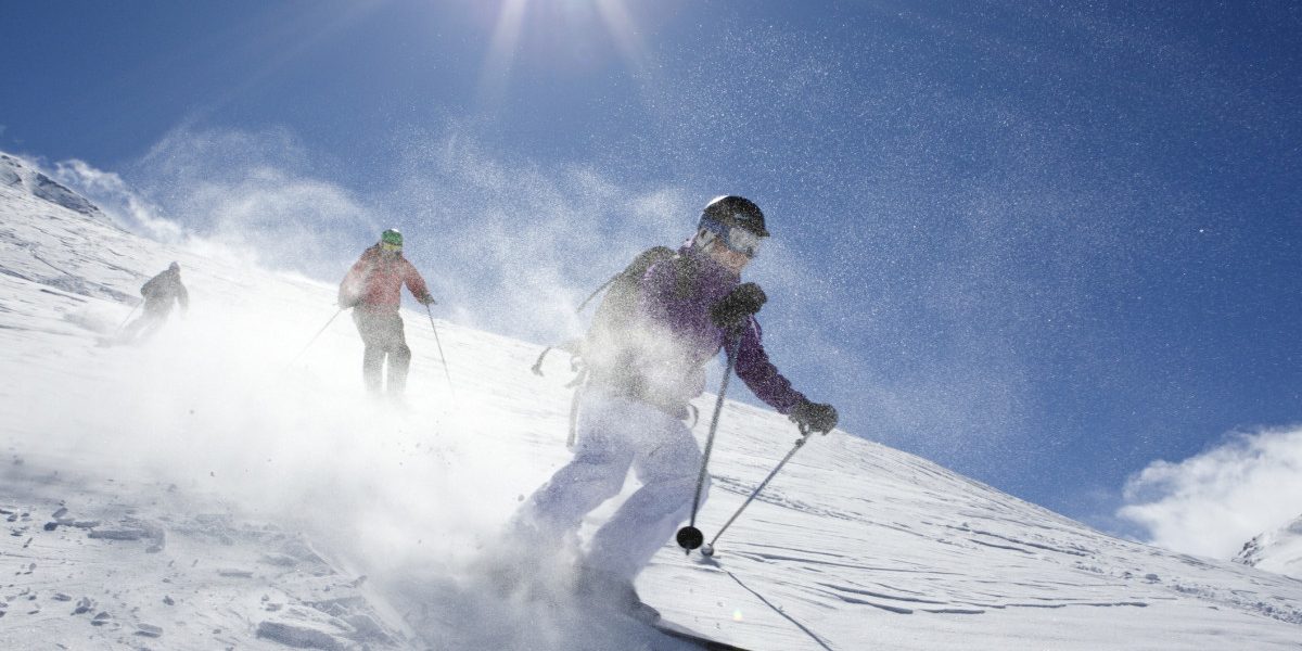 Stațiunile montane, pline de turiști. Avertismentul salvamontiștilor după valul de accidentări din ultimele zile