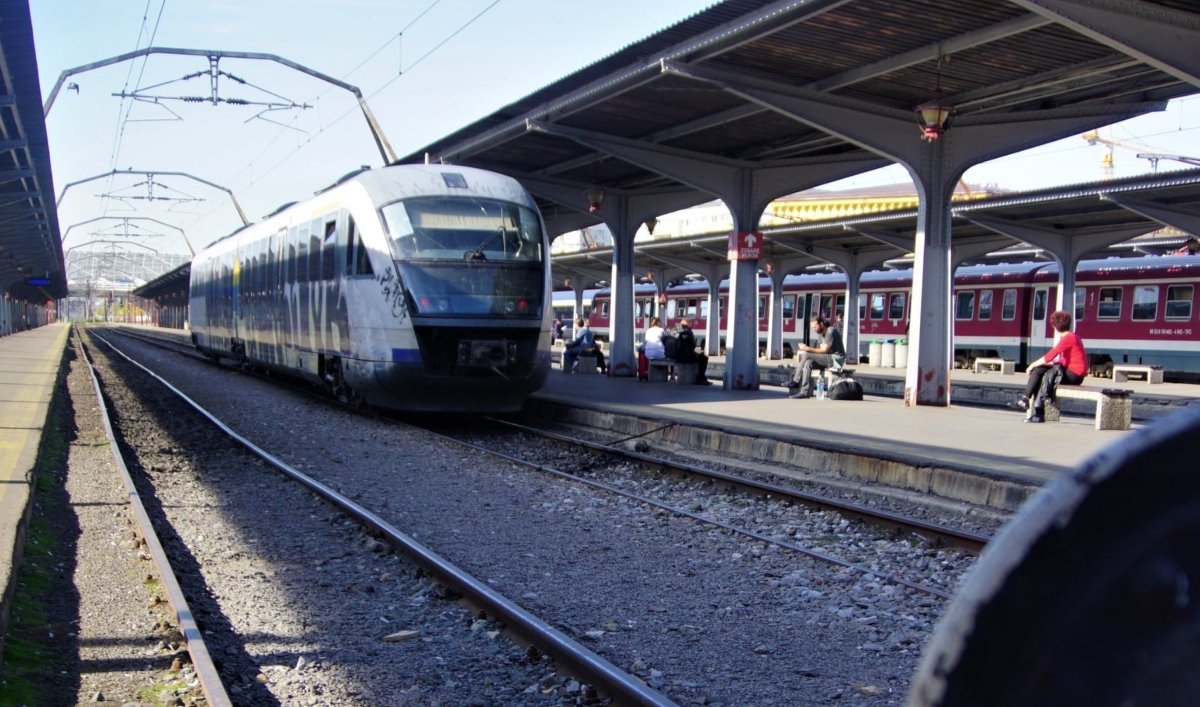 Un tren de pasageri care deservește ruta Vatra Dornei – București Nord a suferit o întârziere istorică, de peste șase ore