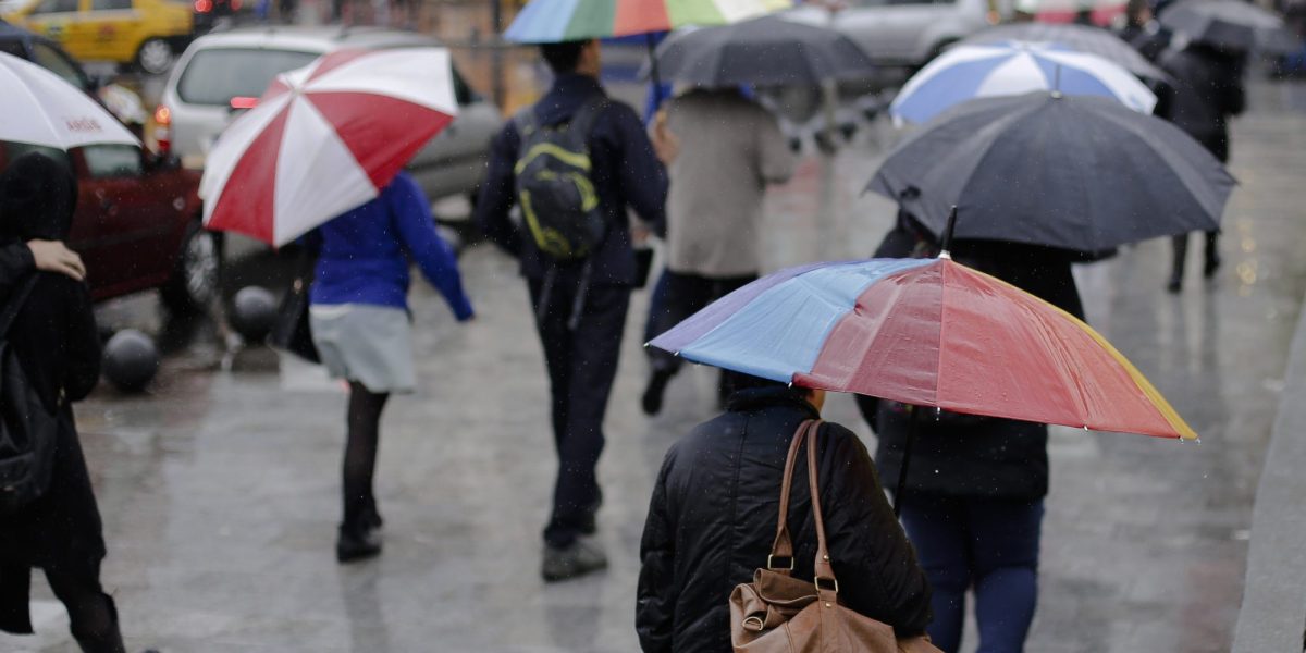 Vremea azi, 26 ianuarie. Ploi în toată țara, dar temperaturile sunt diferite de normalul perioadei