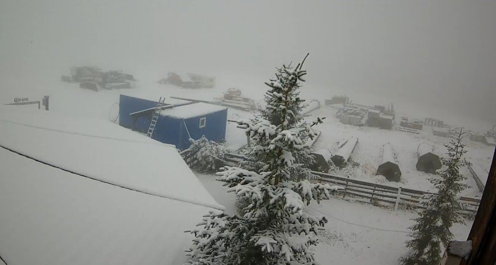 Zăpada și temperaturile scăzute continuă să creeze dificultăți în zona Munților Apuseni, unde peste 15.000 de locuitori din 36 de localități rămân fără alimentare cu energie electrică din cauza ninsorilor abundente