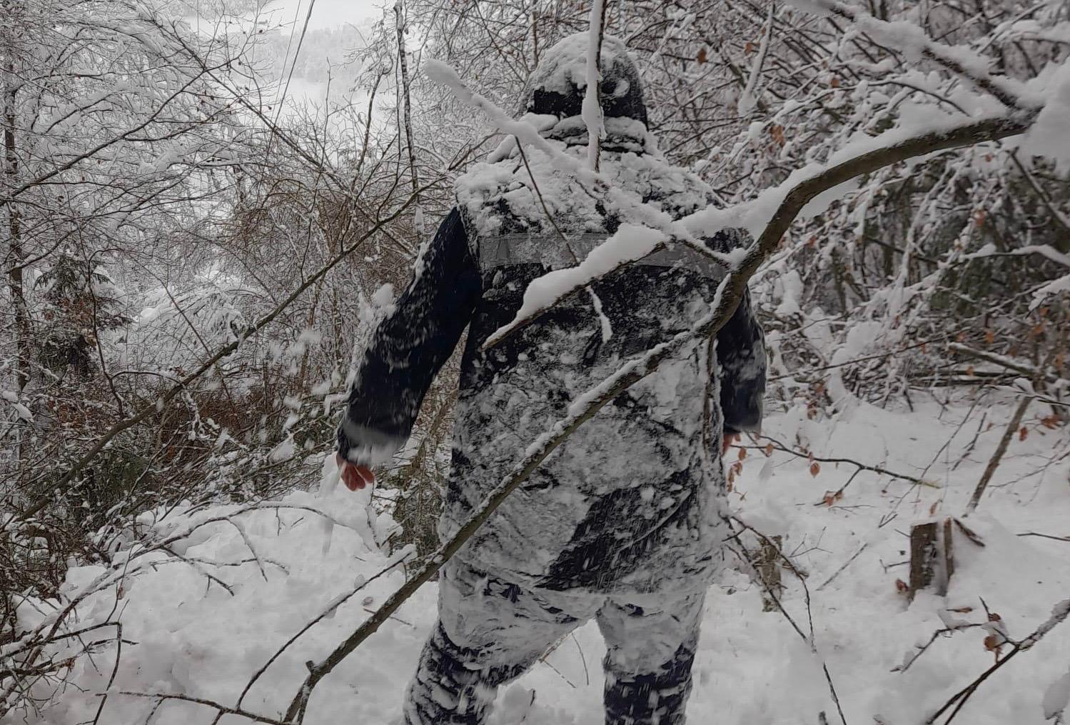 Comunicat de la marginea izolatei: un sat din județul Alba rămâne fără legătură cu lumea exterioară din cauza zăpezii abundente Un sat din județul Alba, locuit până recent de un singur cetățean, a fost complet izolat în ultimele zile, după ninsorile abundente ce au făcut dificil accesul în zonă