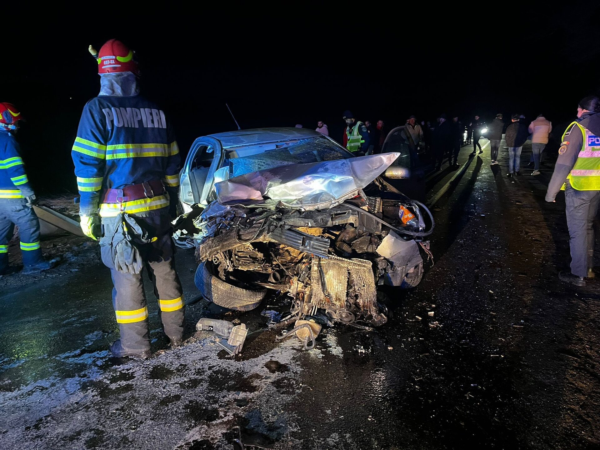 Accident între două mașini pe DJ 106, 7 persoane implicate, o victimă în stop cardio-respirator, Plan Roșu de Intervenție activat