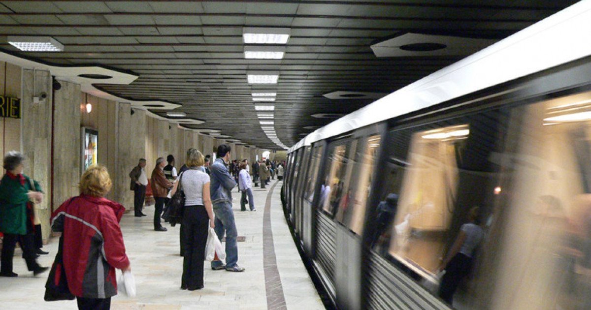 Incident grav la Metrou: O femeie căzută sub tren la stația Constantin Brâncoveanu Circulația trenurilor de metrou din București a fost reorganizată miercuri după-amiază, în sistem pendulă, între stațiile Piața Sudului – Eroii Revoluției și Tudor Arghezi – Piața Sudului, ca urmare a unui incident grav petrecut în stația Constantin Brâncoveanu