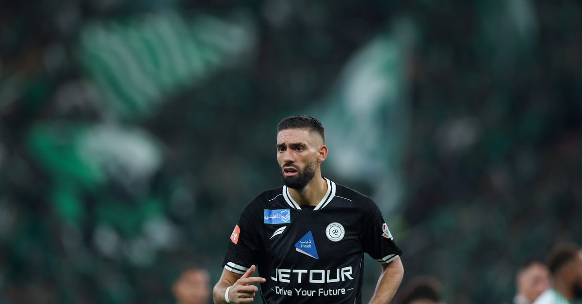 Yannick Carrasco își dorește revenirea în Europa: Roma pe cale să fructifice ocazia? Yannick Carrasco, fost jucător al celor de la Atletico Madrid, și-a exprimat clar dorința de a reveni în fotbalul european, având în vedere interesul substanțial din partea clubului AS Roma