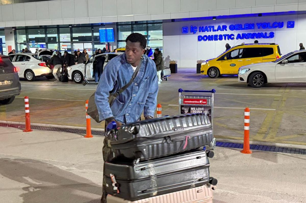 Joyskim Dawa, fundașul central al campioanei FCSB, a ajuns în Antalya pentru a se alătura echipei în cantonamentul din Turcia