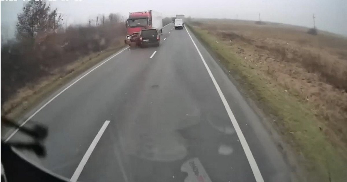 Accident fatal pe DN6: Șapte morți în coliziunea dintre un microbuz și un TIR Marți seara, un tragic accident rutier pe DN6, în apropiere de Lugoj, a dus la pierderea a șapte vieți
