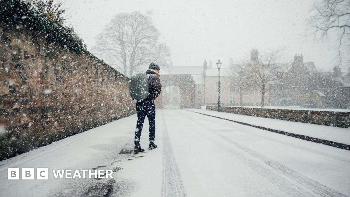Alerte meteo de tip amber în Scoția: ninsoare și furtuni puternice Met Office a emis alerte de vreme severă de tip amber pentru ninsoare în regiunile Shetland, Orkney și părți ale Scoției continentale, valabile de duminică, la ora 18:00 GMT, până luni, la 10:00
