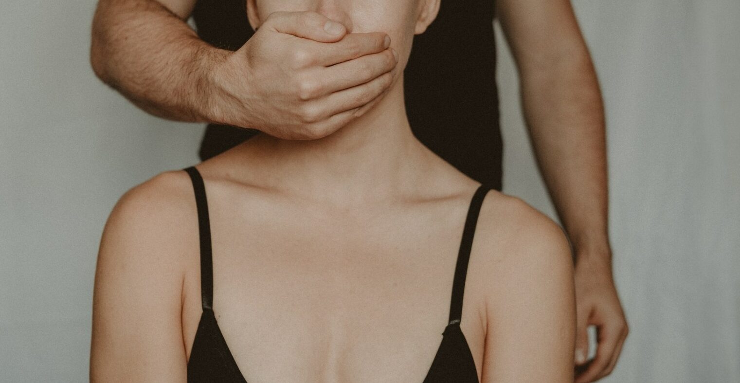 Un bărbat din Ocna Mureș, condamnat pentru tentativă de agresiune sexuală și alte fapte grave, va petrece următorii 27 de ani și opt luni după gratii, după o decizie definitivă a justiției