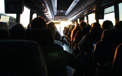 autobuz-autocar-oameni-excursie-persoane-calatorie.jpg - ReporterUrban