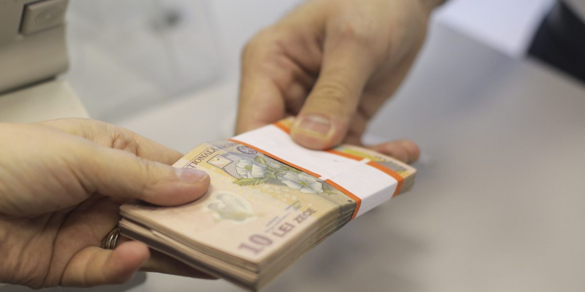 bani-lei-bancnote-cash-numerar-Sursa-foto-Inquam-Photos-Octav-Ganea-10.jpg - ReporterUrban