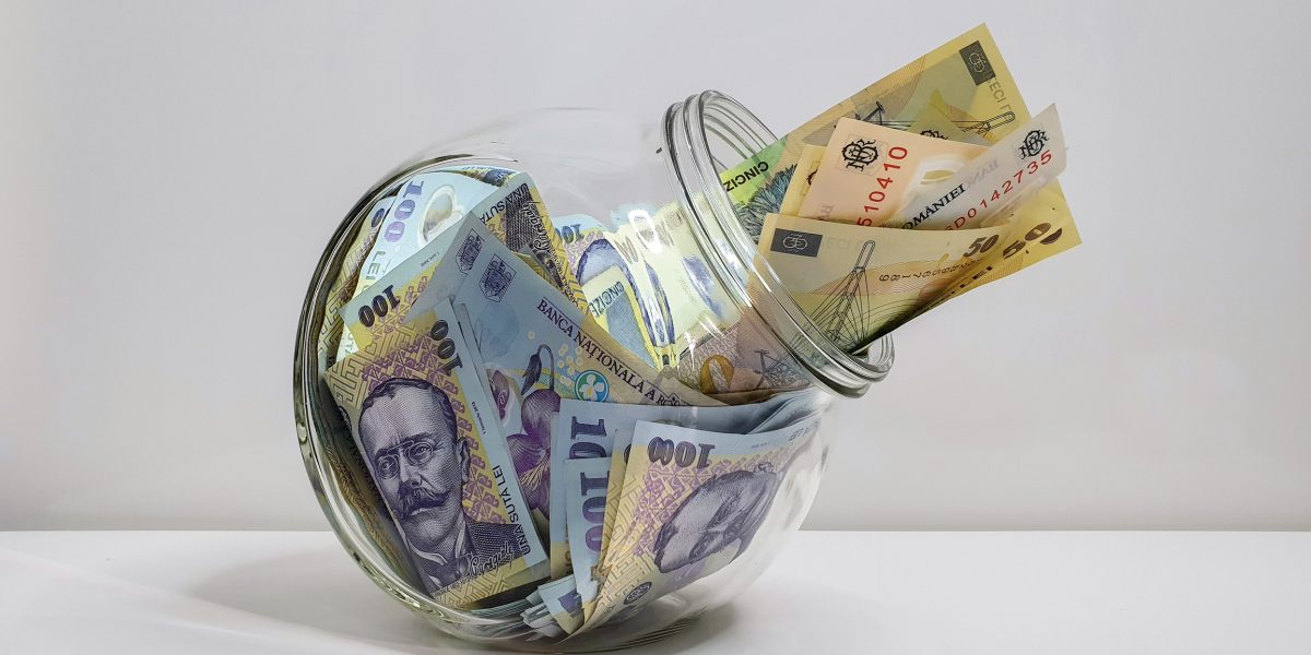 bani-lei-tezaur-dreamstime.jpg - ReporterUrban