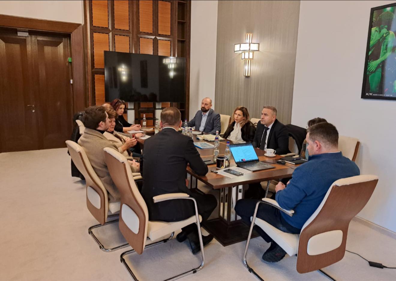 Criza termoficării în București: sistemul funcționează, dar la limita de avarie în toiul gerului Se confruntă Bucureștiul cu o situație critică în sectorul termoficării, pe măsură ce temperaturile extrem de scăzute testează rezistența sistemului de încălzire