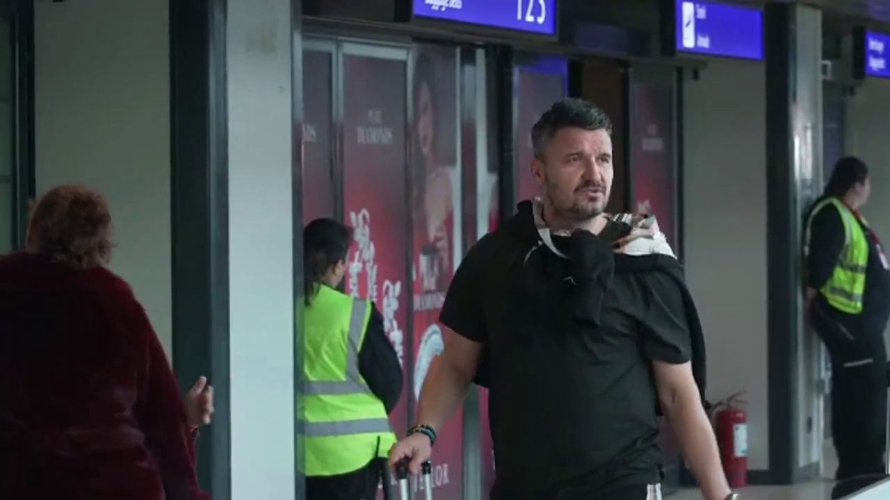 FCSB revine în țară cu Budescu și jucătorii campioni în frunte.