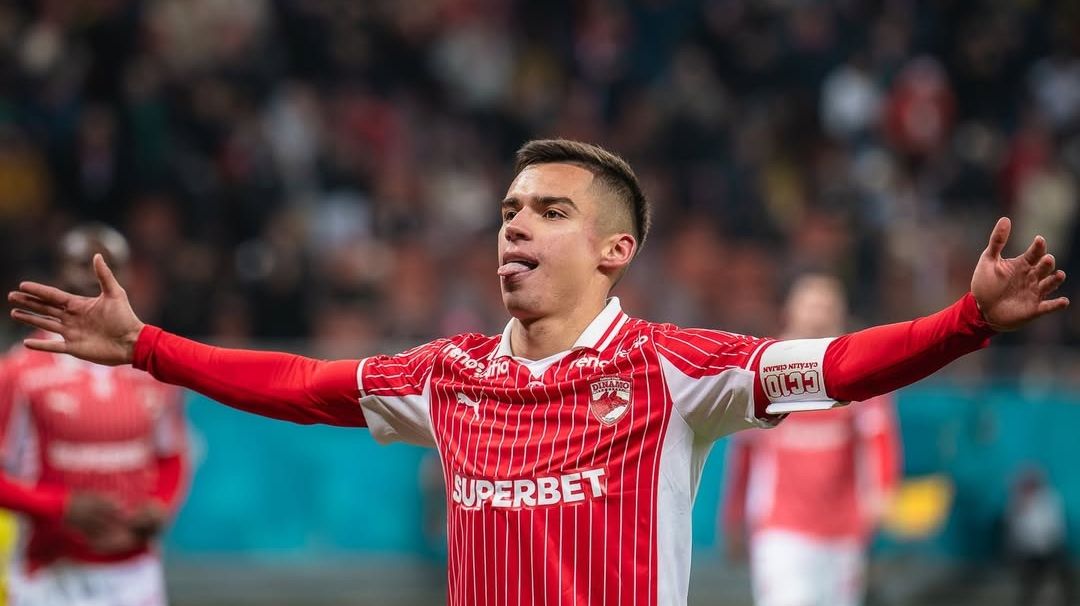 Cătălin Cîrjan se distancingă de scandalul pariurilor Într-o săptămână tumultoasă pentru fotbalul românesc, Cătălin Cîrjan, mijlocașul echipei Dinamo, a luat o poziție clară în legătură cu controversatul scandal al pariurilor care l-a implicat pe impresarul său, Cătălin Sărmășan