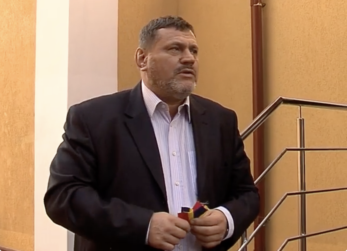 Cristian Poteraș, fost primar al Sectorului 6 din București pentru doi termeni consecutive, rămâne în istoria locală mai degrabă prin legăturile sale cu scandalurile de corupție decât prin reforme administrative sau proiecte majore de dezvoltare