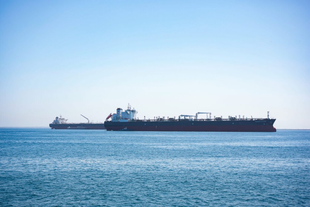 Două petroliere grecești, lovite de drone în apropierea terminalului CPC