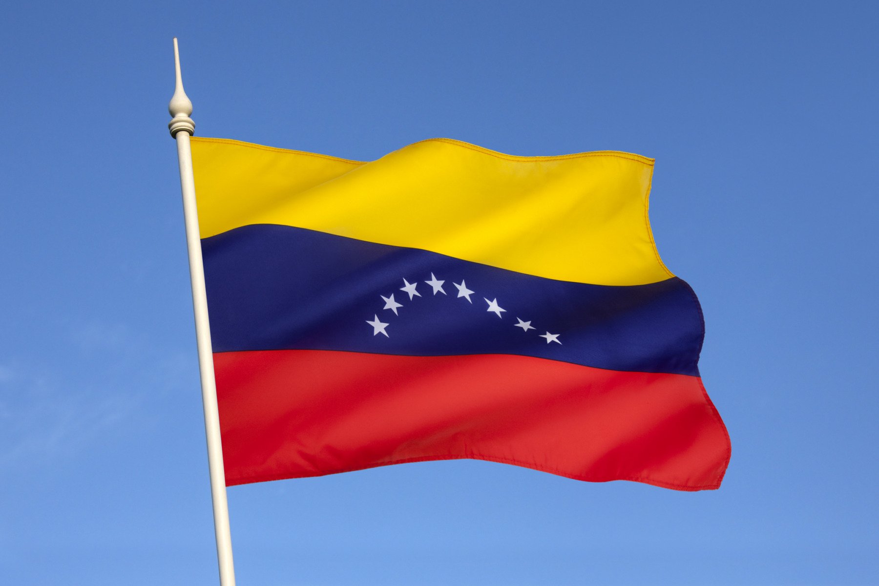 Venezuela declară deschidere pentru relansarea relațiilor cu Uniunea Europeană, dar sunt în continuare greutăți din cauza conflictului cu Statele Unite Venezuela se află în pragul unei posibile reîncălzirii a relațiilor diplomatice cu Uniunea Europeană, după luni de tensiuni exacerbate și o avalanșă de sancțiuni economice