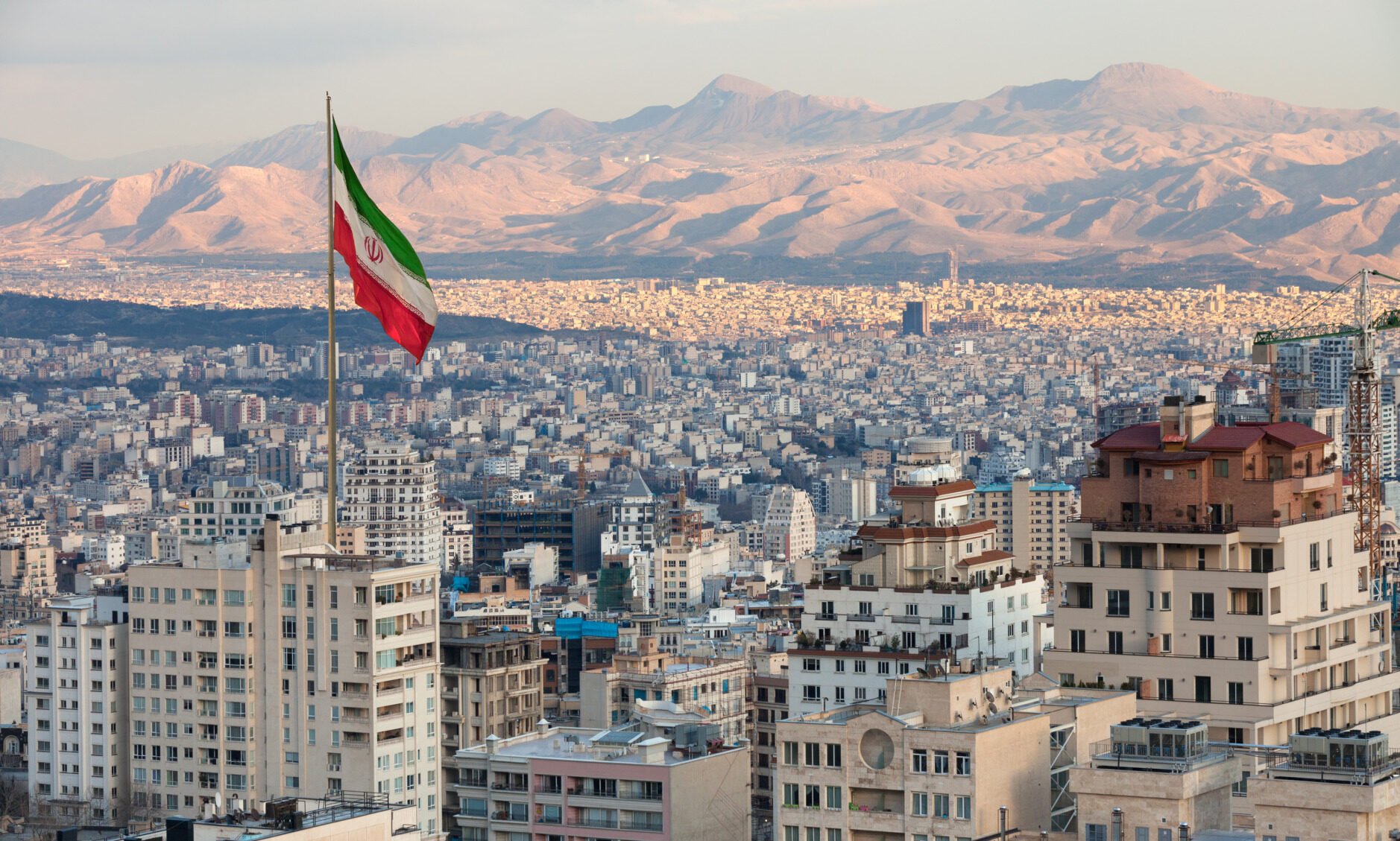 Franța sprijină oficial listarea Gărzii Revoluționare Islamice din Iran pe lista UE a organizațiilor teroriste Franța a anunțat miercuri oficial că susține includerea Gărzii Revoluționare Islamice (GRI) din Iran pe lista Uniunii Europene a organizațiilor considerate teroriste, decizie ce marchează un punct crucial în tensiunile diplomatice șiază un context de criză tot mai acută în Iran